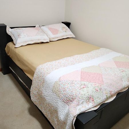 Cool And Affordable Apartment Galesburg Luaran gambar