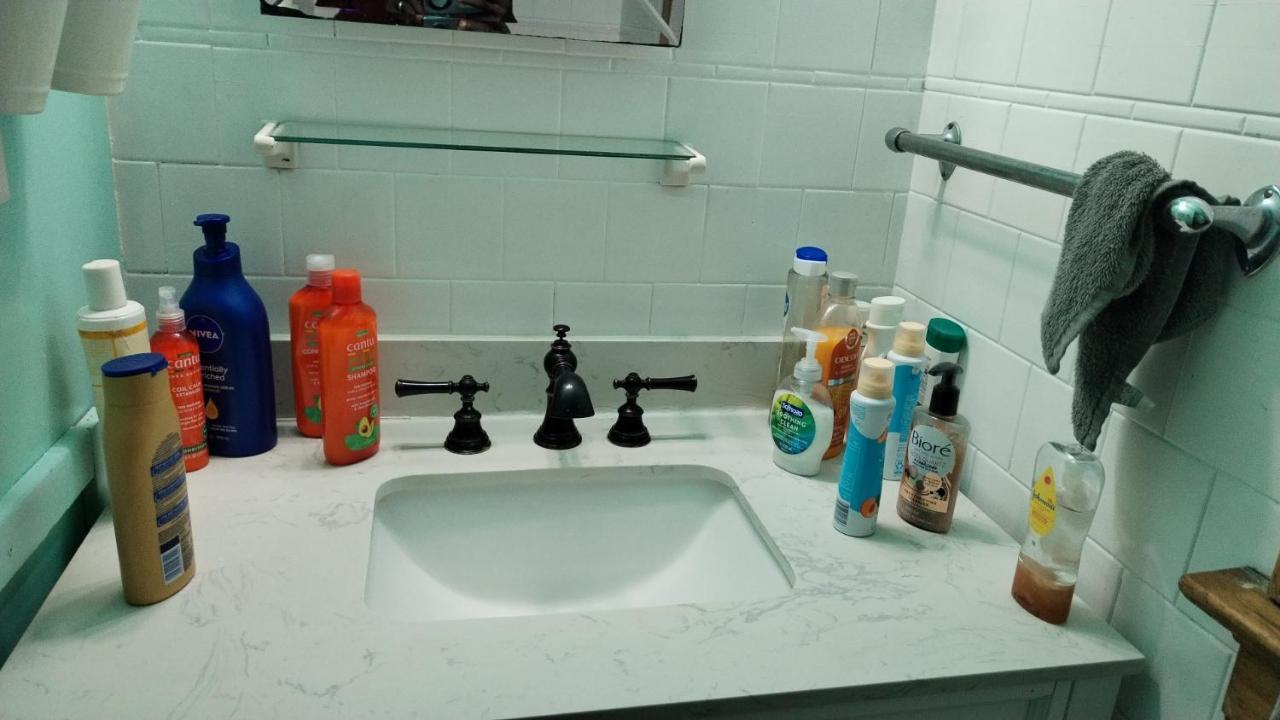 Cool And Affordable Apartment Galesburg Luaran gambar